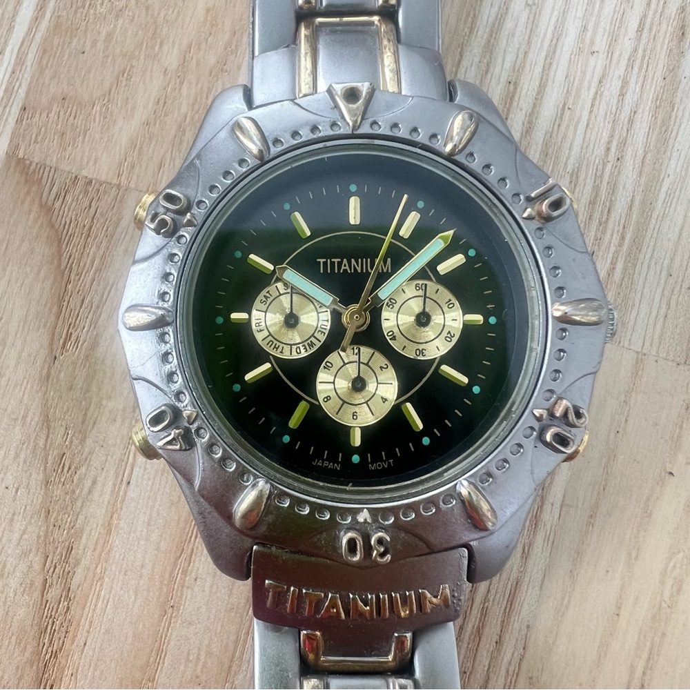 Titanium universal brand men’s black dial watch NEW BATTERY